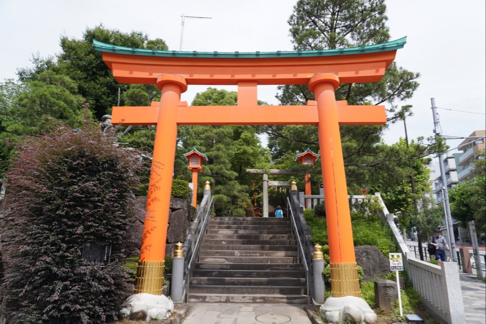 穴八幡宮