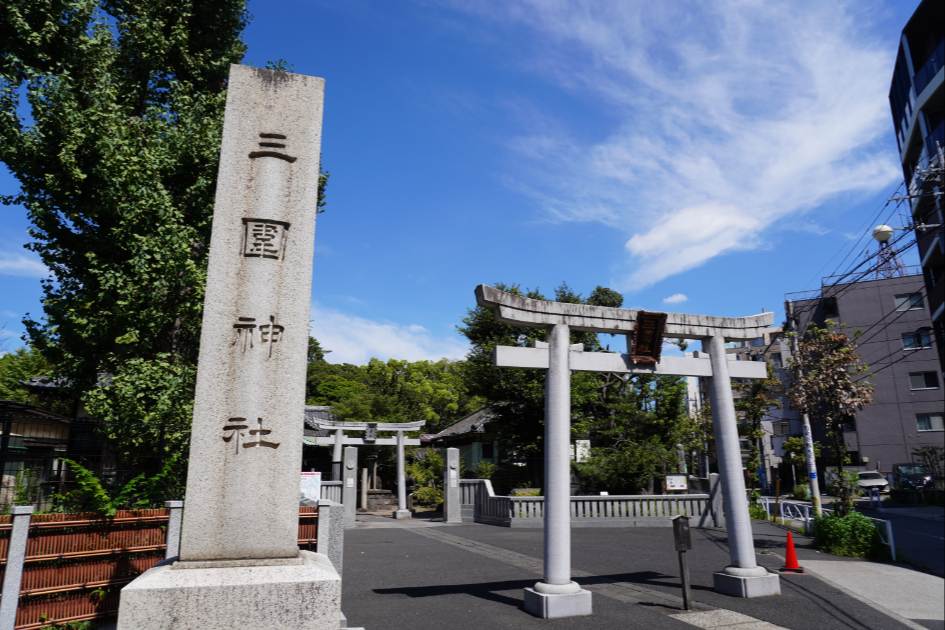 三囲神社