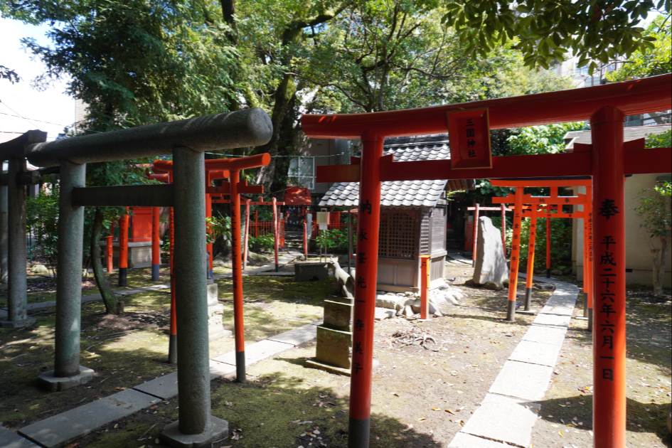 三囲神社