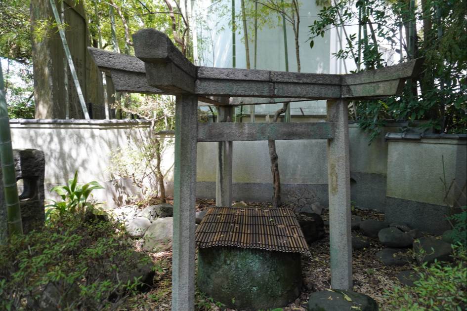 三囲神社